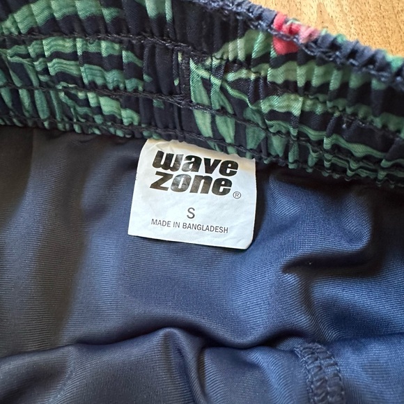 Bundle of 4 men’s swim trucks. 3 are a size S and 1 size M. Flamingos & turtles - Picture 9 of 13